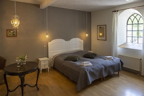 Decoración personalizada, muebles diferentes y wifi gratis