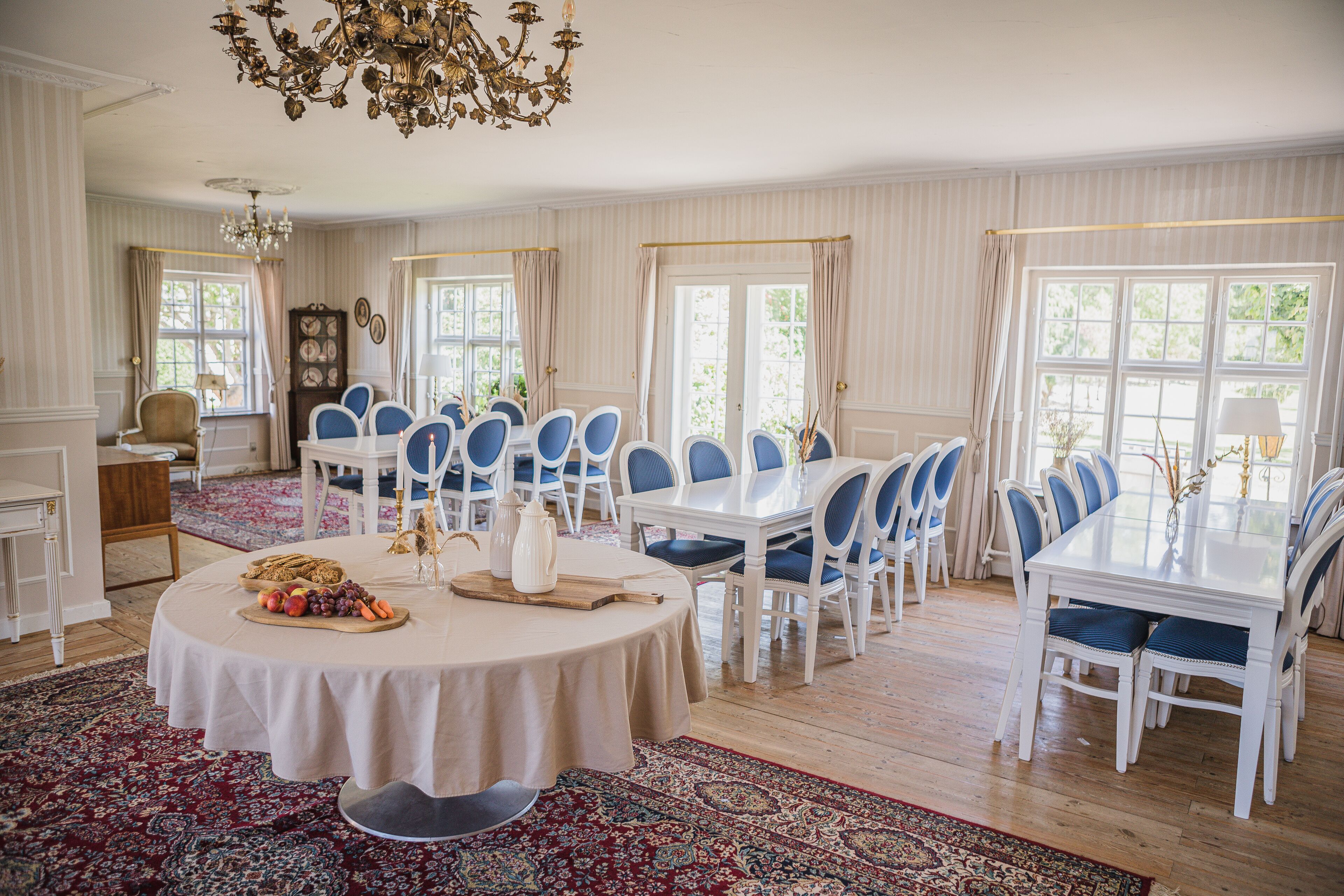 Daily buffet breakfast (DKK 200 per person)