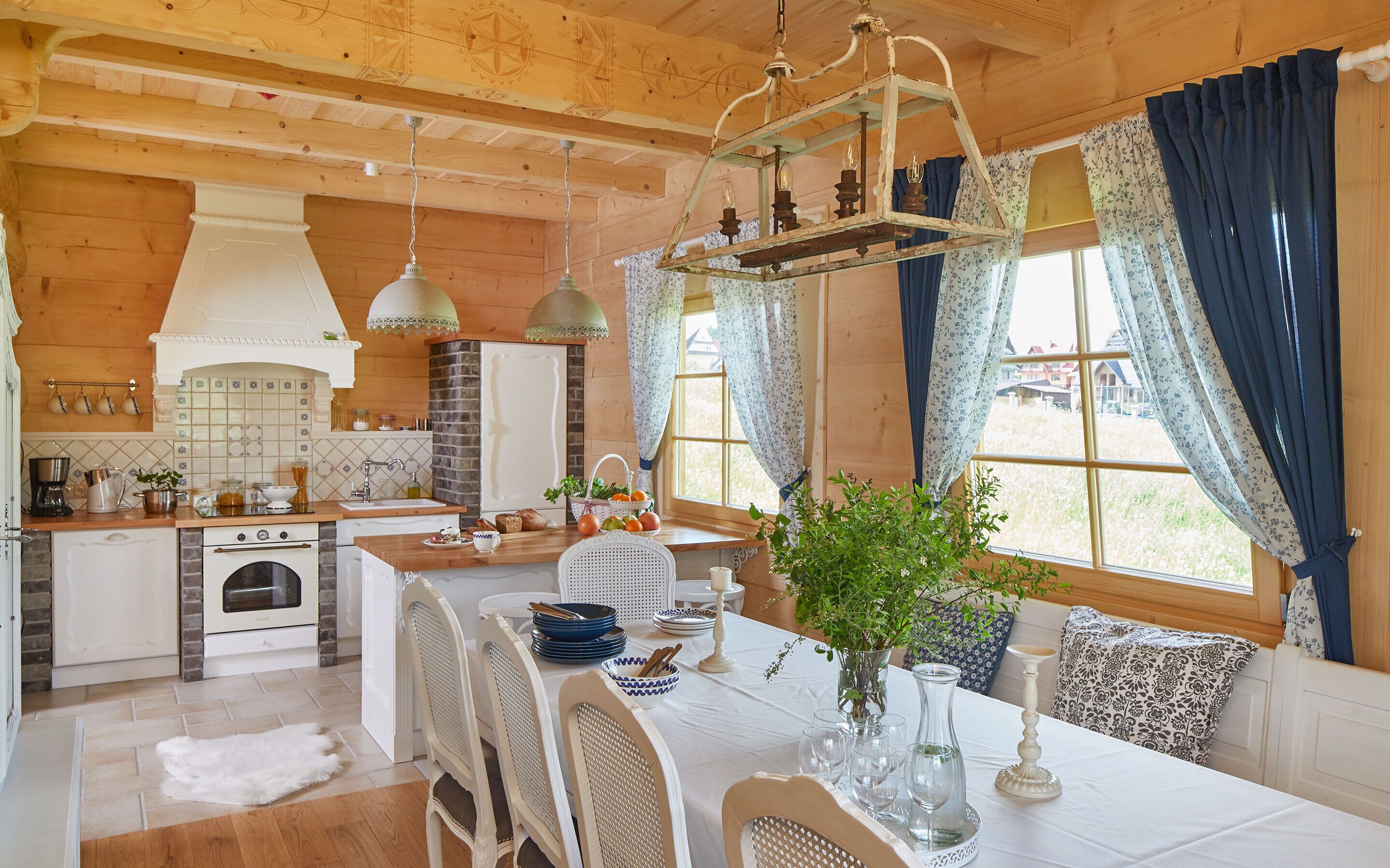Chalet Design | Cucina privata | Frigorifero, microonde, forno, piano cottura