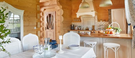 Design Chalet | Private kitchen | Fridge, microwave, oven, stovetop