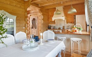 Design Chalet | Private kitchen | Fridge, microwave, oven, stovetop