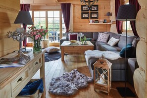 Deluxe-Haus, 6 Schlafzimmer, Nichtraucher, Bergblick | Wohnzimmer