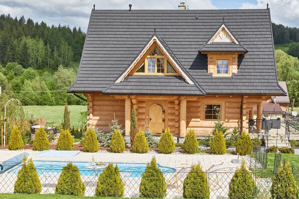 Deluxe House, 6 Bedrooms, Non Smoking, Mountain View | Garden view