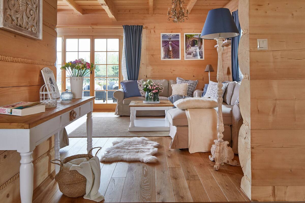 Chalet de diseño | Sala de estar | Una televisión de pantalla plana, una chimenea
