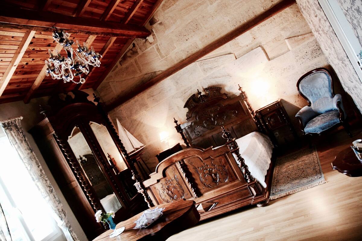 Double Room (Sebastien) | Individually decorated, individually furnished, desk, blackout drapes
