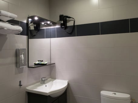 Classic Double Room, City View | Bathroom. Storia Da Ennio