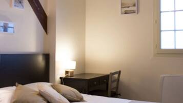 Classic-Doppelzimmer, Stadtblick | Bügeleisen/Bügelbrett, kostenloses WLAN