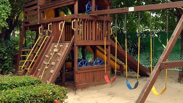 Zona de juegos infantil cubierta
