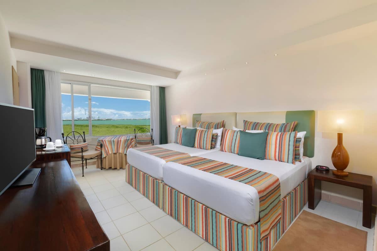 Premium bedding, minibar, in-room safe, iron/ironing board