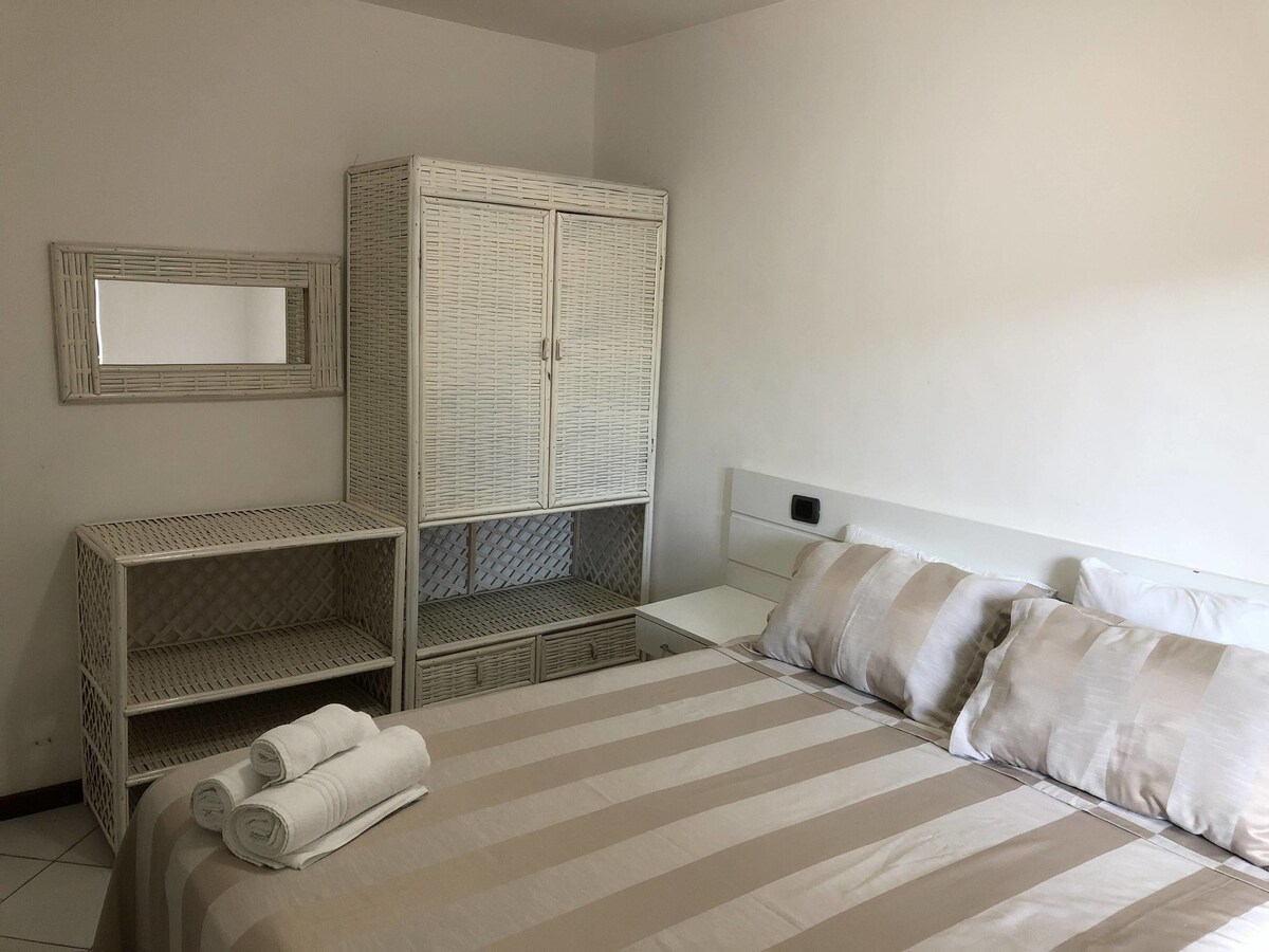 Apartment 101A (Pool Access) | Hypo-allergenic bedding, laptop workspace, iron/ironing board, free WiFi - Villa Domenico (Salvador)