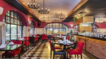 Desayuno completo (MXN 160 por persona)