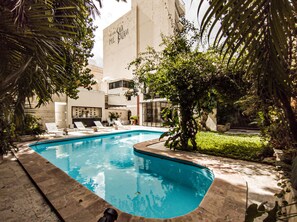 Outdoor pool, pool loungers - Casa del Balam Merida (Mérida)