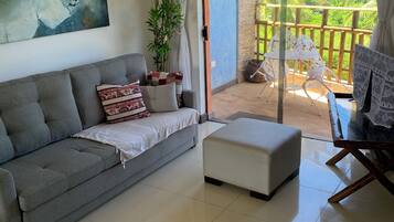 Apartamento luxo, 1 quarto, vista para a praia (103) | Área de estar | TV de tela plana