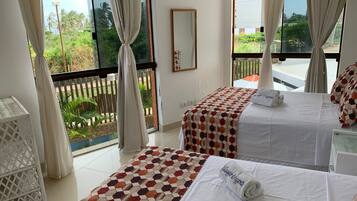 Deluxe House, 4 Bedrooms, Accessible, Beach View (01) | Egyptian cotton sheets, premium bedding, memory-foam beds