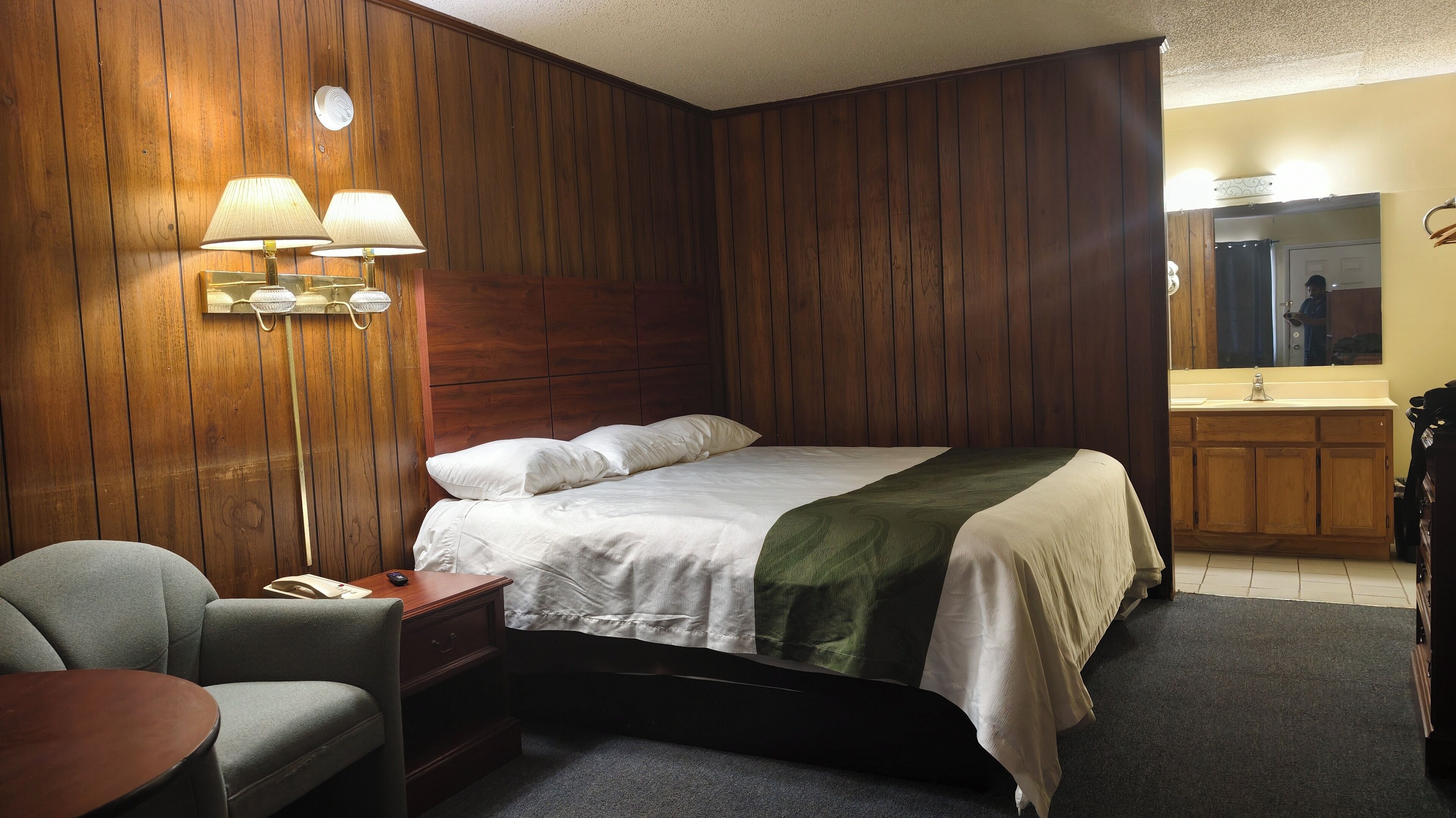 Free WiFi, bed sheets