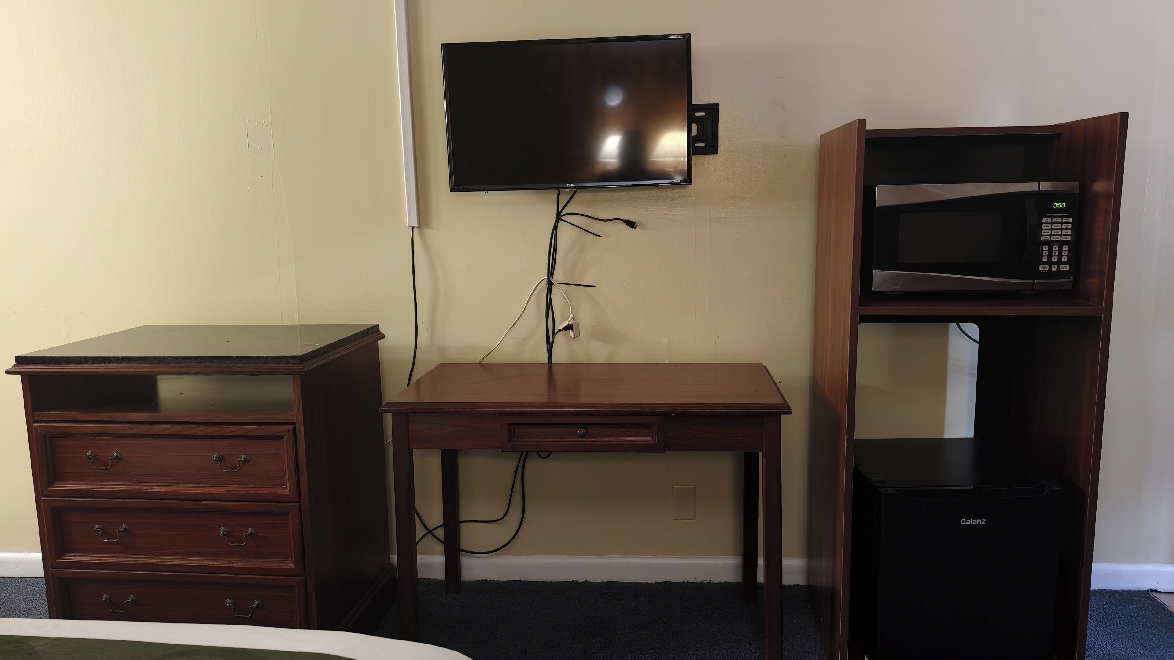 Free WiFi, bed sheets