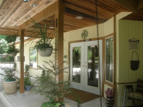 Front of property. Cedar Wood Lodge B&B