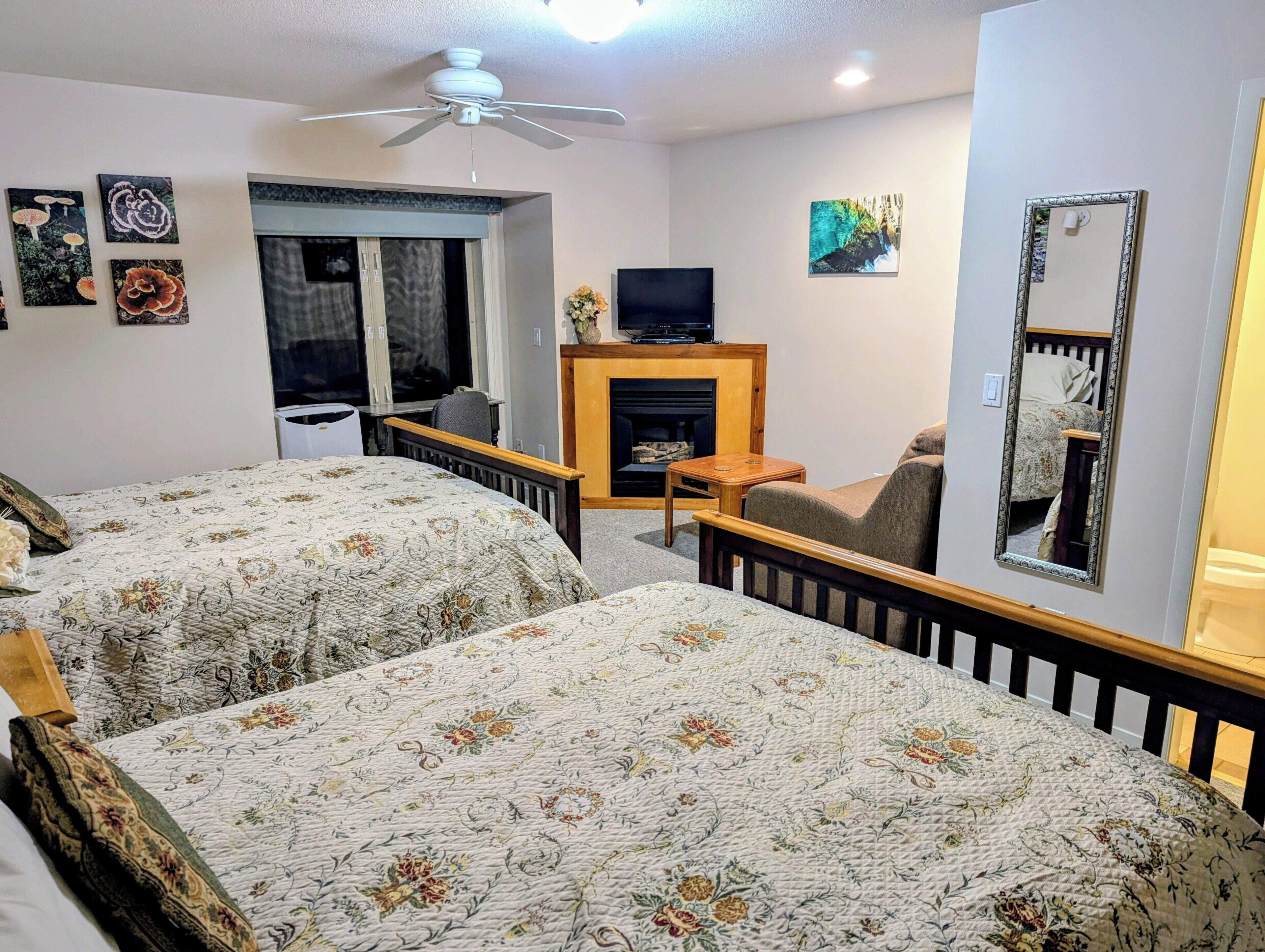 Phòng 4 Superior | Bộ đồ giường cao cấp, chăn bông, nệm có lớp đệm bông 