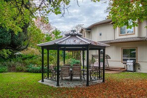 Exterior - Cedar Wood Lodge B&B (Port Alberni)