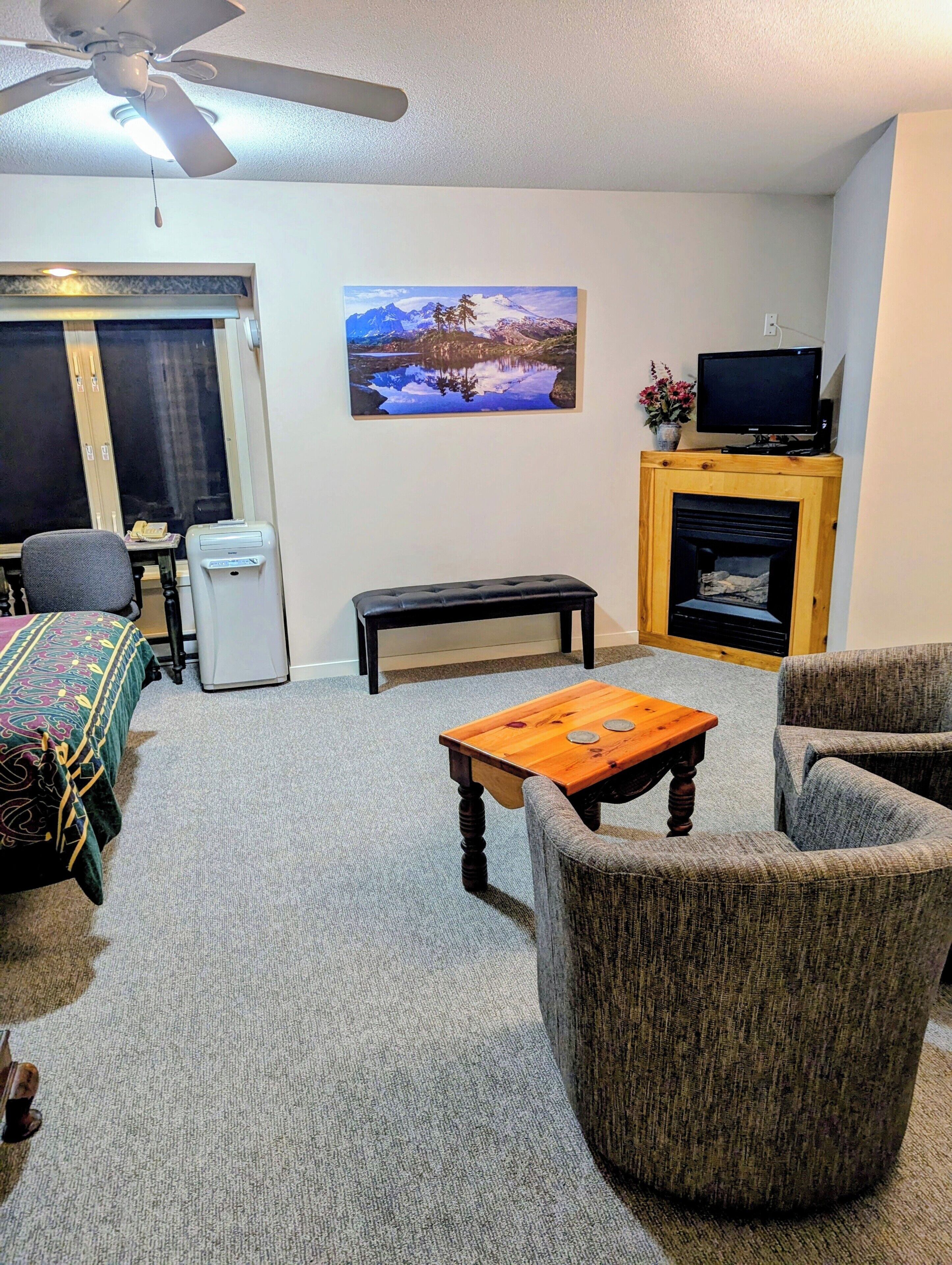 Phòng đôi Deluxe, 1 giường cỡ queen, lò sưởi, quang cảnh vườn | Bộ đồ giường cao cấp, chăn bông, nệm có lớp đệm bông 