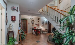 Reception - Cedar Wood Lodge B&B (Port Alberni)