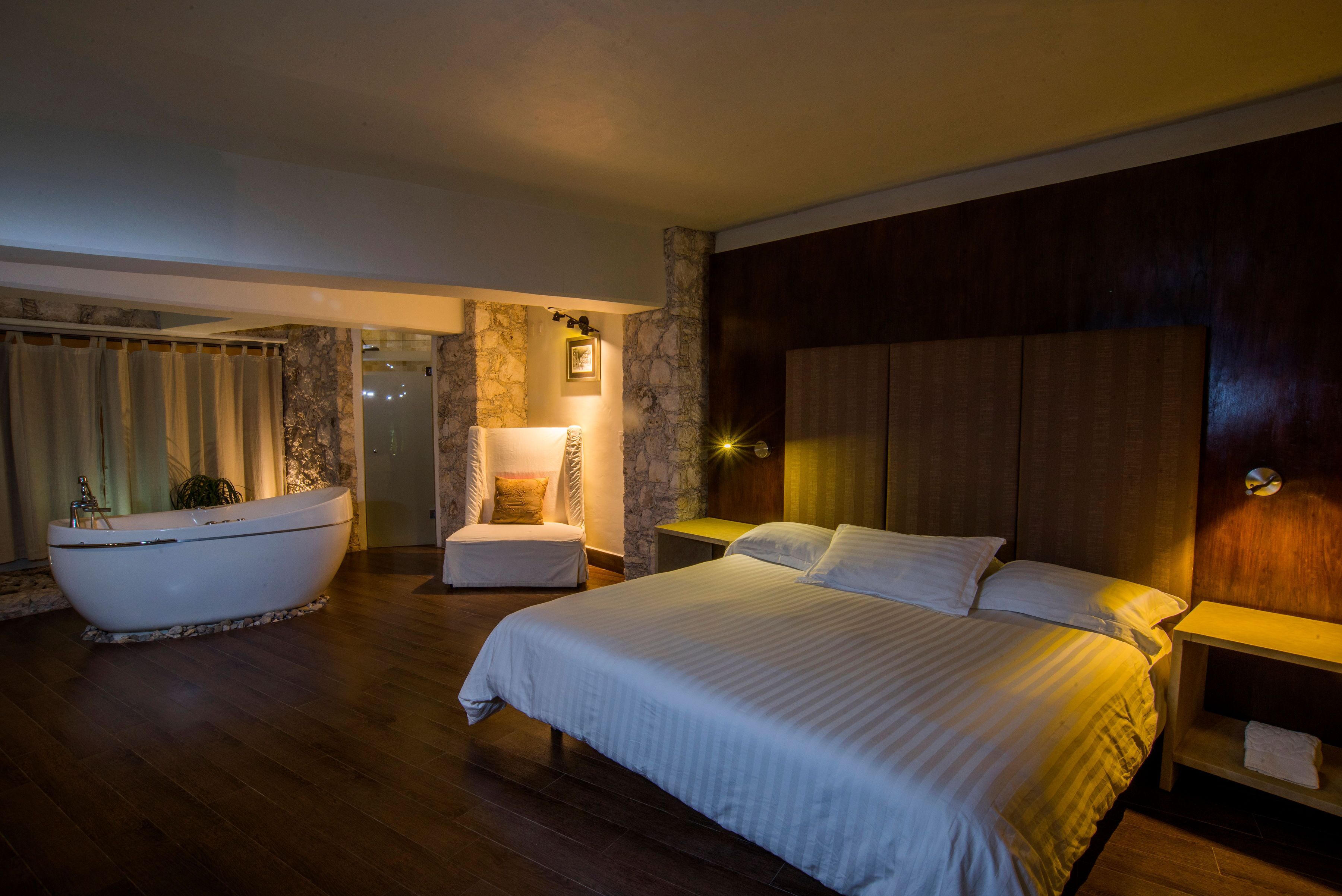 executive studio suite | premium bedding, in-room safe, soundproofing, bed sheets