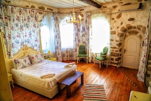 Exclusive Double Room | Premium bedding, in-room safe, desk, free WiFi
