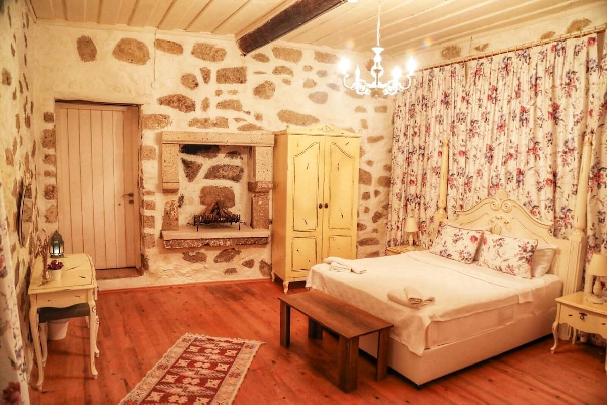 Quarto casal exclusivo | Roupas de cama premium, cofres nos quartos, escrivaninha