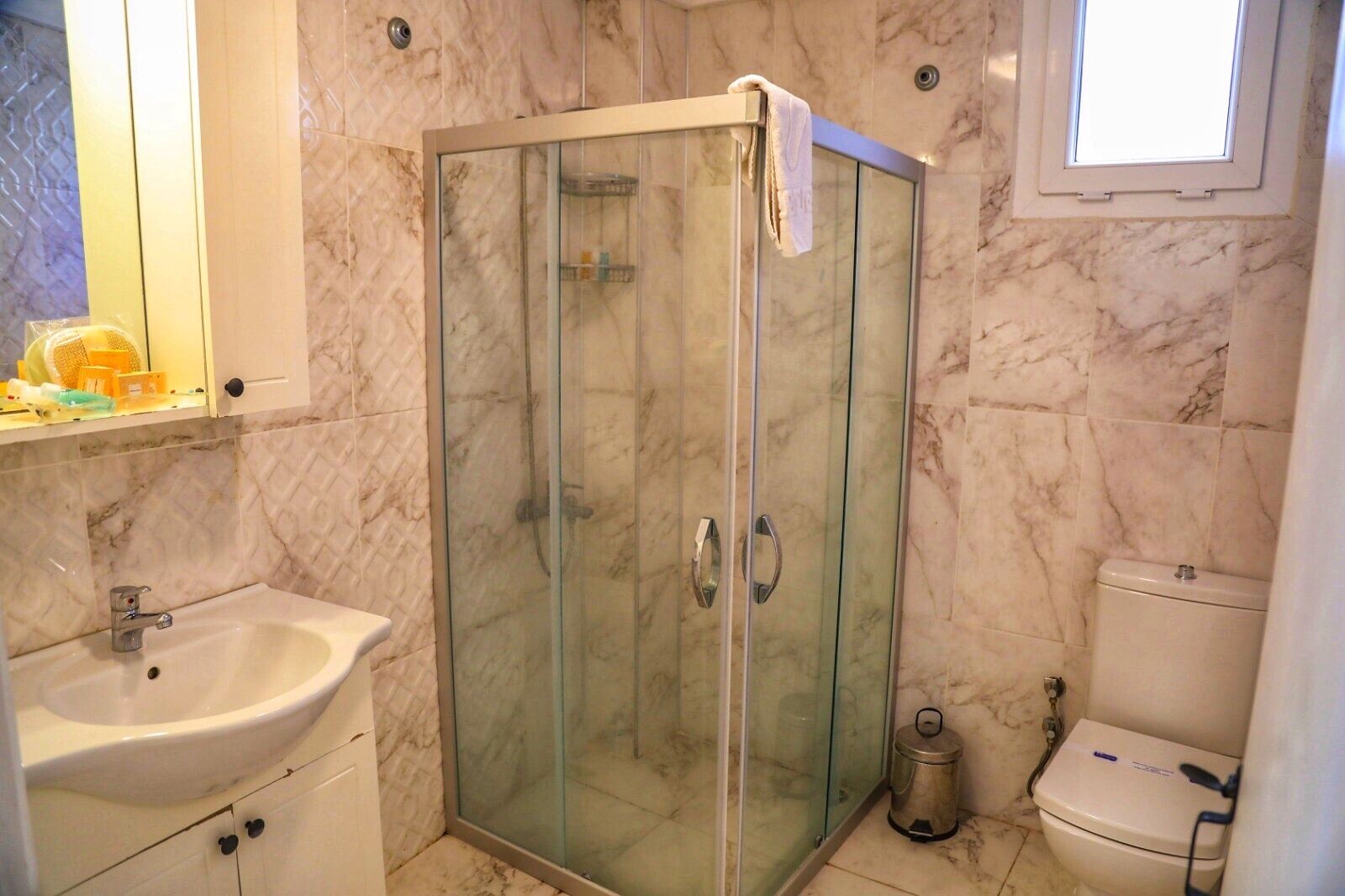 exclusive double room | bathroom | shower, free toiletries, hair dryer, slippers