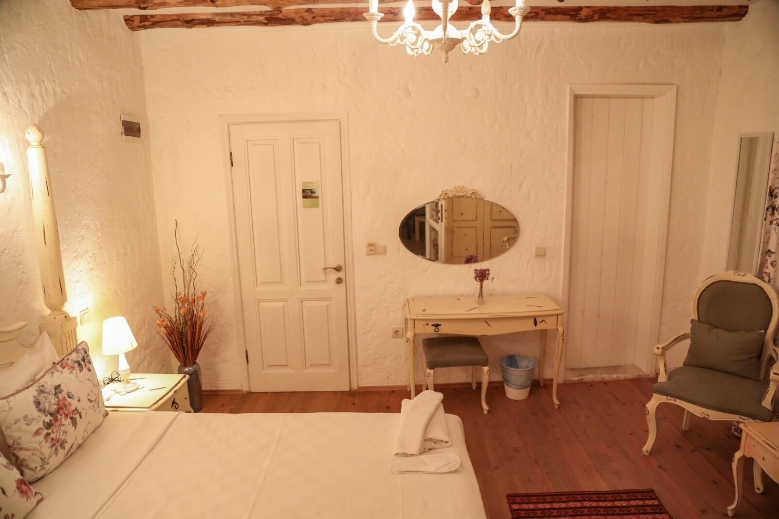 premium bedding, in-room safe, desk, free wifi