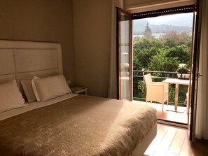 Egyptian cotton sheets, premium bedding, down duvets, memory-foam beds - Bougainvillea Relais (Sorrento)