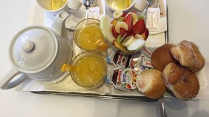 Dobbelt- eller tomannsrom – superior, balkong, byutsikt | Frokostmåltid
