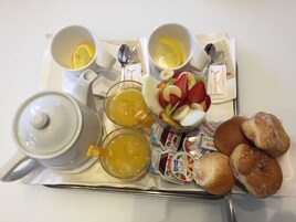 Desayuno (EUR 10 por persona)