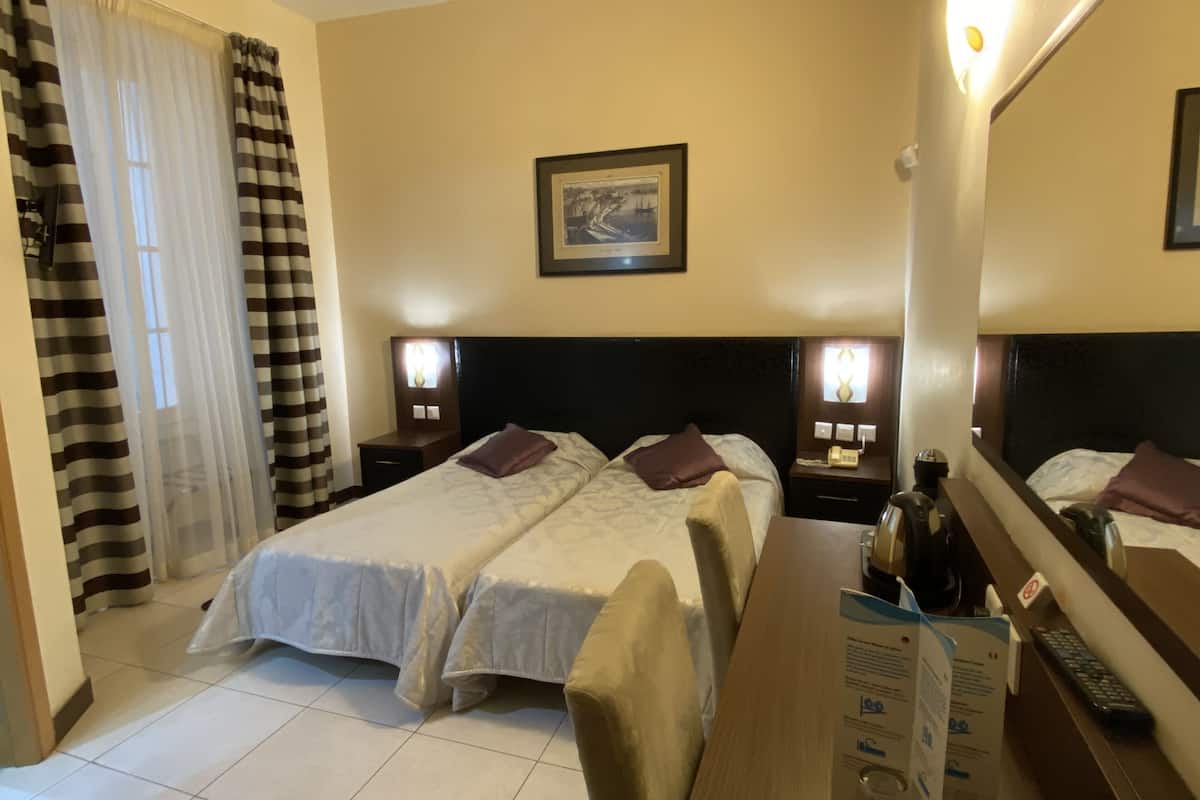 economy room, courtyard view | view from room