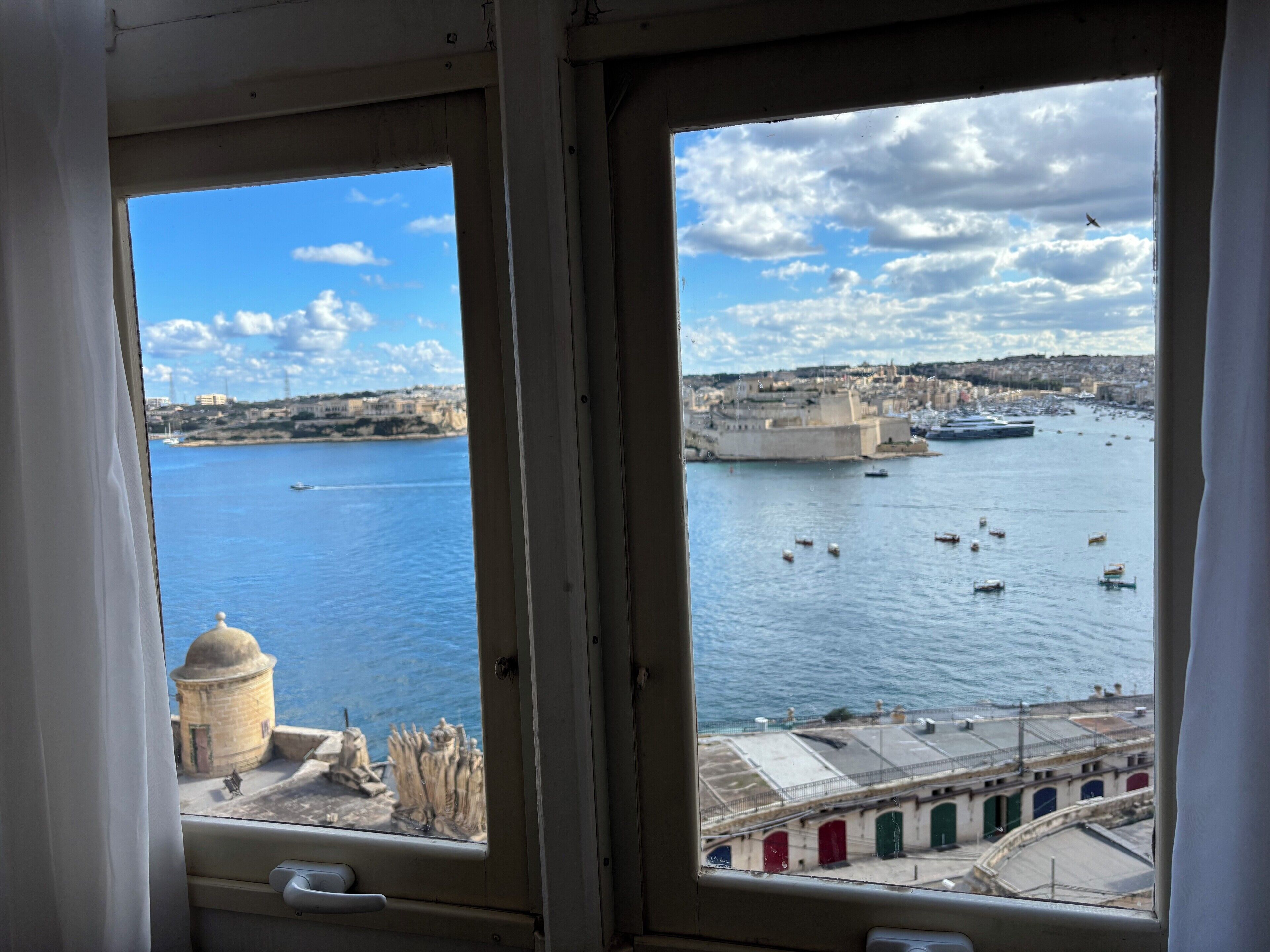 standard double or twin room, harbour view | in-room safe, desk, blackout curtains, iron/ironing board