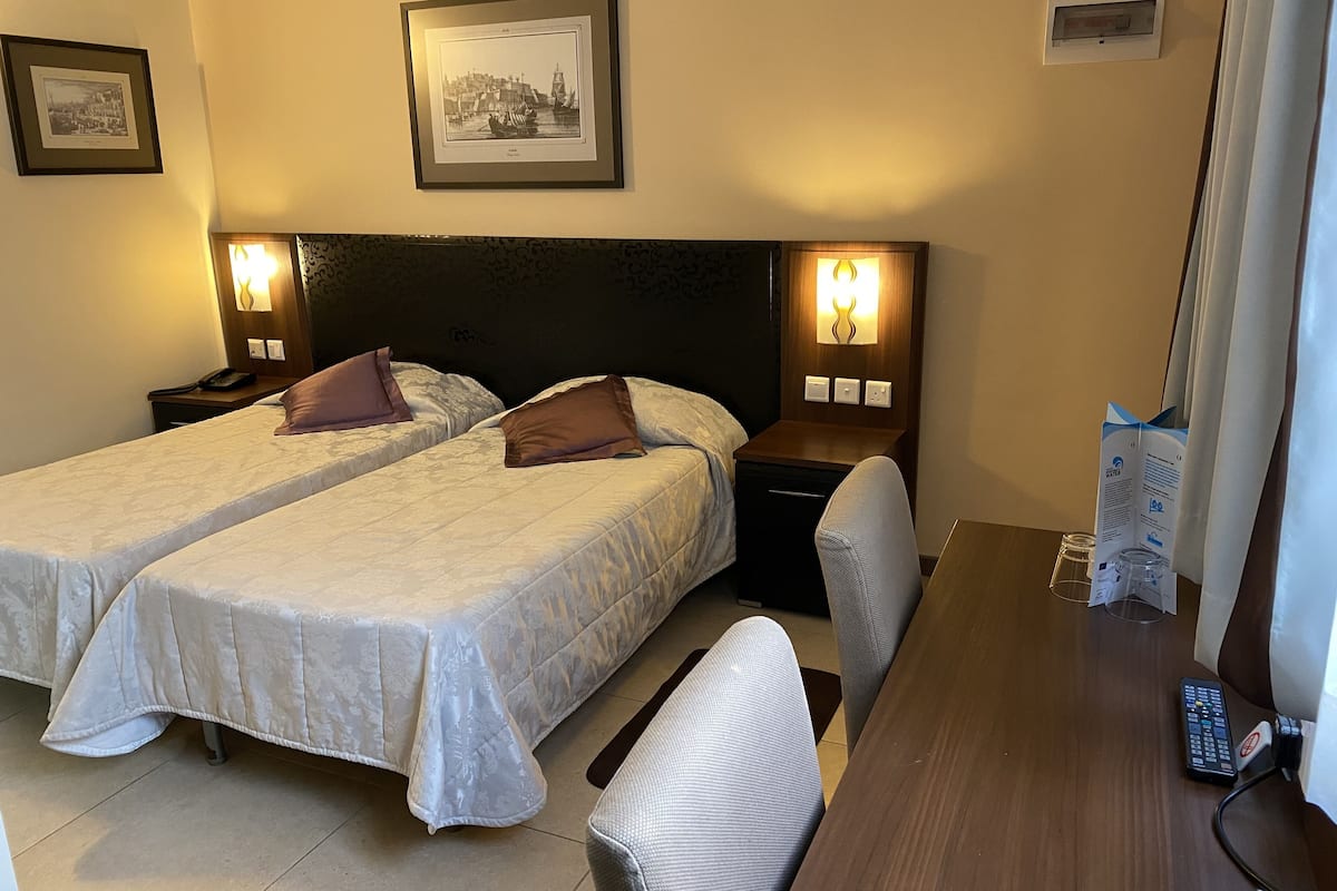economy room, courtyard view | in-room safe, desk, blackout curtains, iron/ironing board