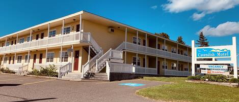 Fachada de la propiedad