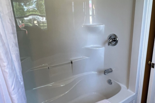 Standard Cabin, 2 Queen Beds, Kitchen, City View | Bathroom | Hair dryer, towels, soap, shampoo