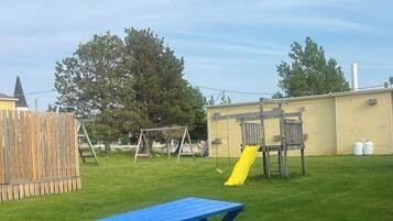 Área de juegos infantiles al aire libre
