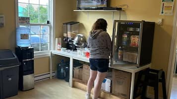Déjeuner complet gratuit tous les jours