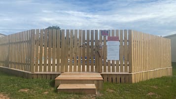 Piscine extérieure (ouverte en saison), chaises longues
