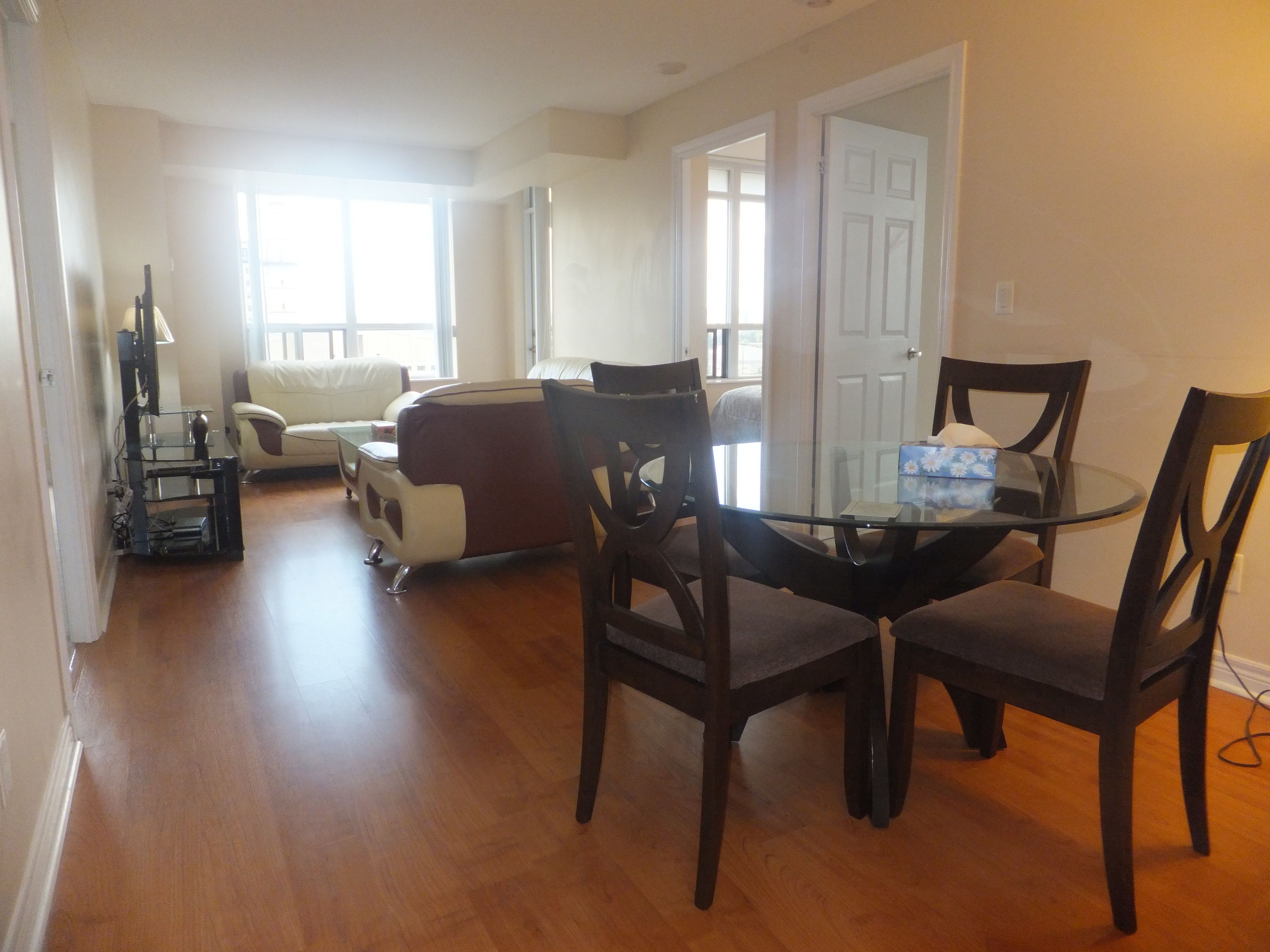 Condo Deluxe, 3 habitaciones | Área de sala de estar | Televisión de plasma 