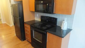 Deluxe Condo, 3 Bedrooms | Private kitchen | Fridge, microwave, stovetop, dishwasher