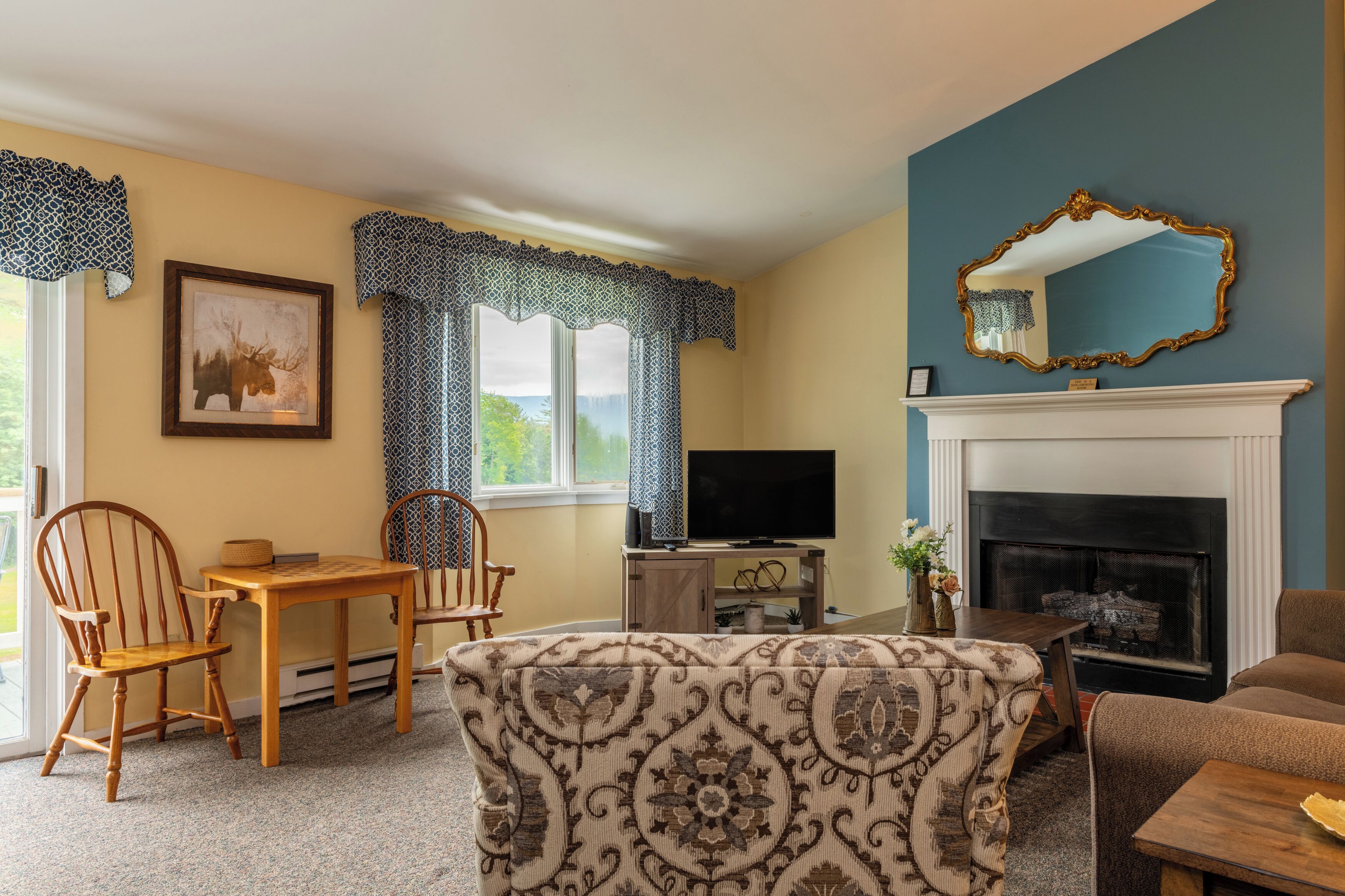 Fairway Room | Living area | Flat-screen TV