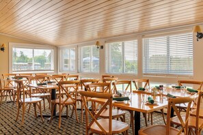 Daily cooked-to-order breakfast (USD 19.95 per person)