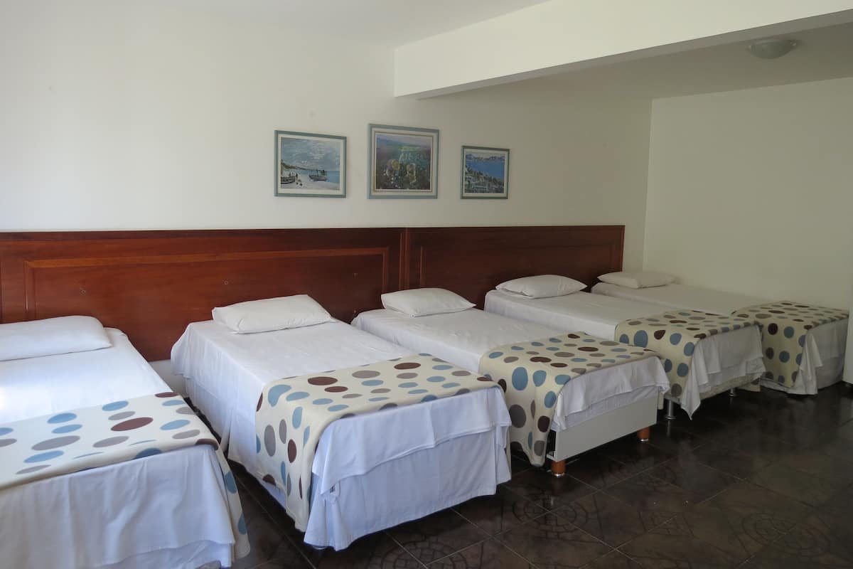 Family Room | Minibar, desk, free WiFi