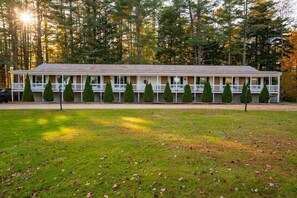 Exterior - The Inn at the Rostay (Bethel)