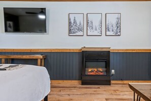Signature Studio Suite - The Inn at the Rostay (Bethel)