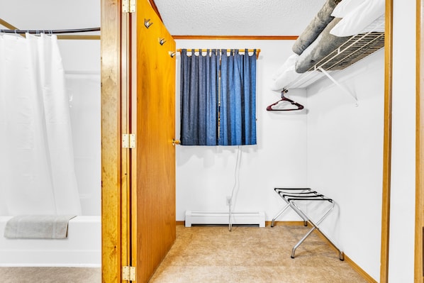 Habitació estàndard, diversos llits | Decoració individual, wifi gratuïta i roba de llit