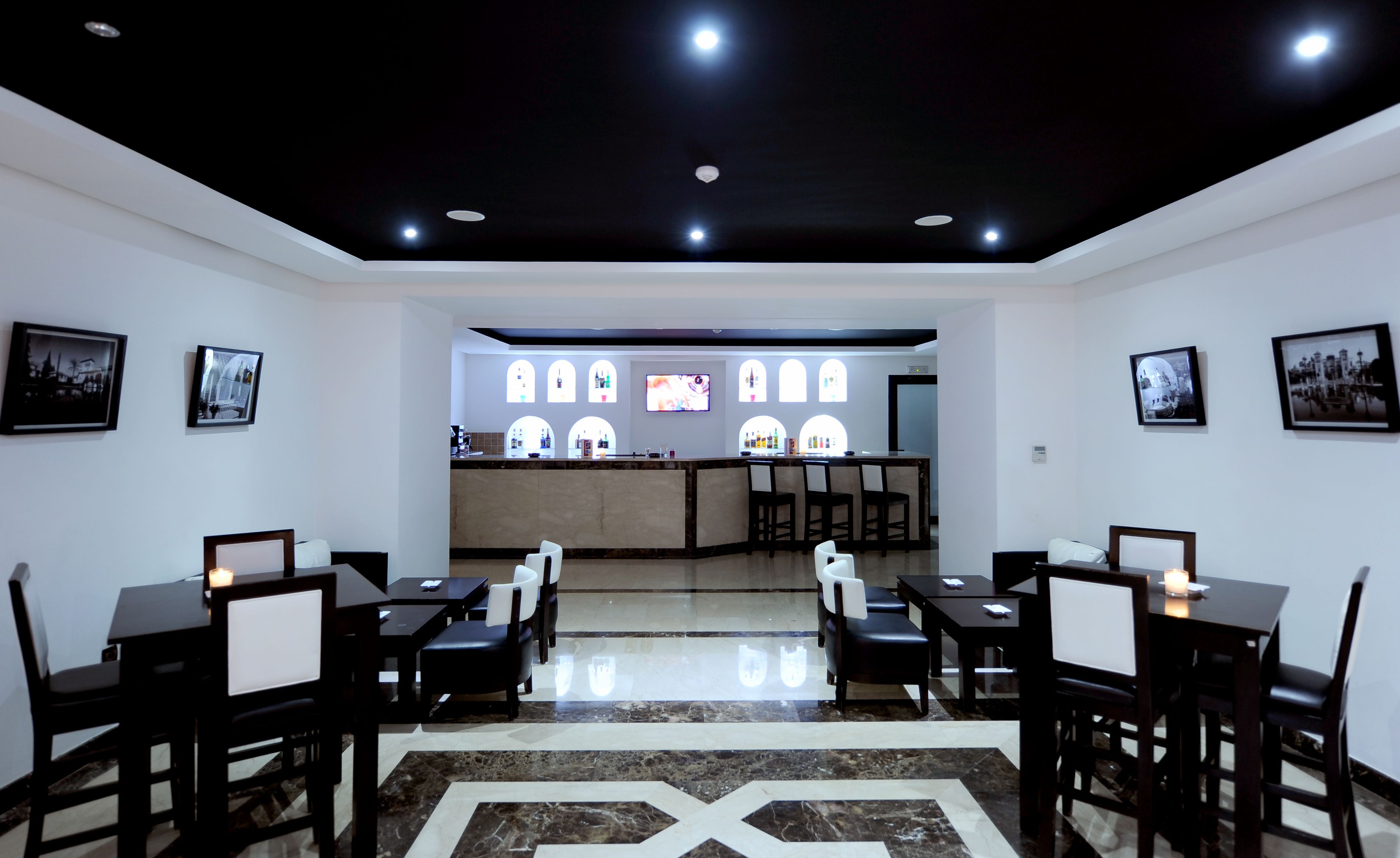 朝食 (ビュッフェ)、毎日提供 (1 名様 50 MAD)